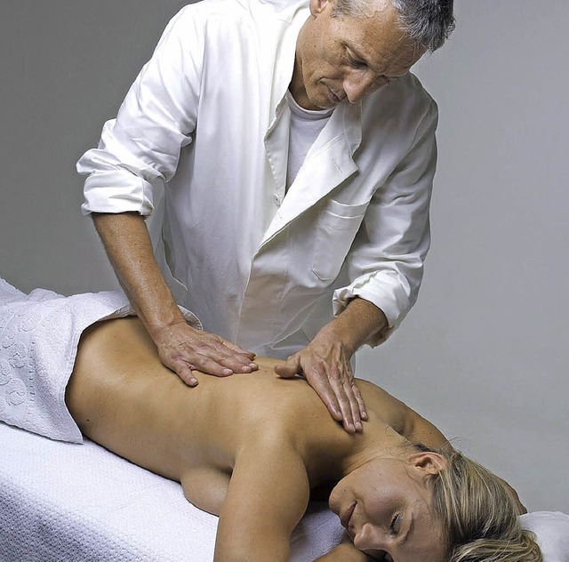 Massagen sind eine Mglichkeiten von P...euten, bei Rckenproblemen zu helfen.   | Foto: fotolia.com/herbie