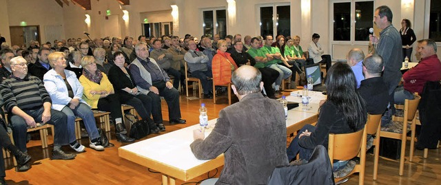 Vorstand und Geschftsfhrung des Masc...ag in Endingen den Fragen der Brger.   | Foto: Martin Wendel