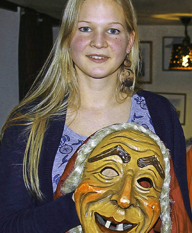 Die Freude war gro: Als neues Tannhol...am Anna Fechtig ihre Maske berreicht.  | Foto: Seifried