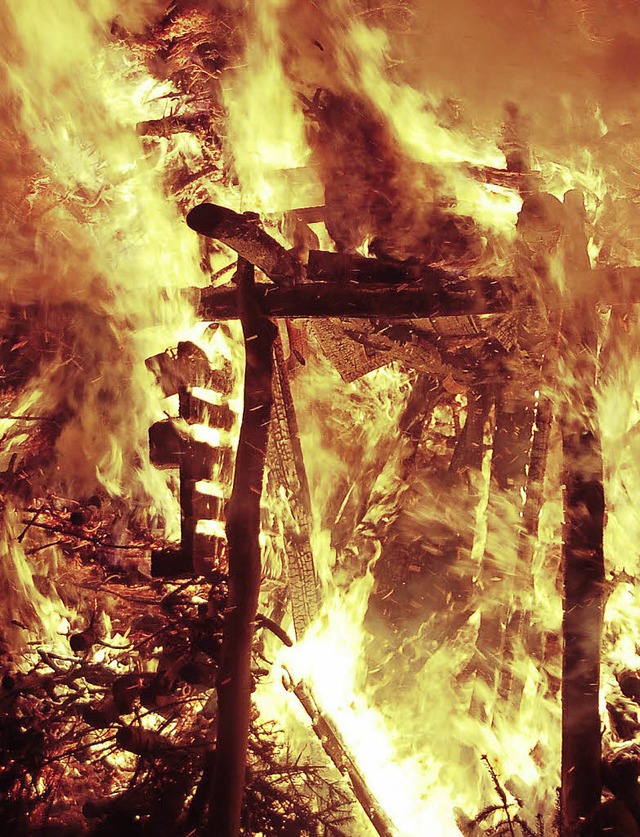 Flammen ben auf manche Menschen magis...ter ein Feuer, um sich abzureagieren.   | Foto: Symbolfoto: Lauber