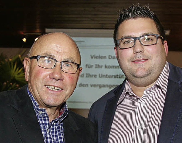 Vorsitzender Rafael Mathis (rechts) mi...er Skizunft Kippenheim, Jochen Ernst.   | Foto: S. Decoux-Kone