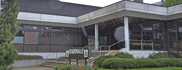 2015 wird die Stadthalle umfassend saniert.   | Foto: Khnemund