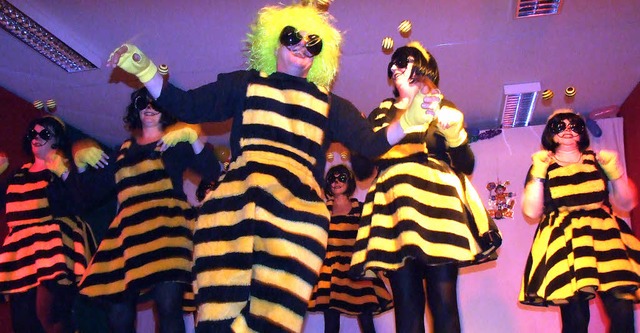 Die Narrenratsfrauen zauberten einen Biene-Maja-Tanz auf die Bhne.   | Foto: Mann