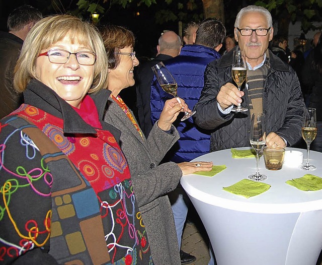 Zum Auftakt des Kaisersthler Genusska...utes Glas Kaisersthler Sekt genieen.  | Foto: Hans-Jochen Voigt