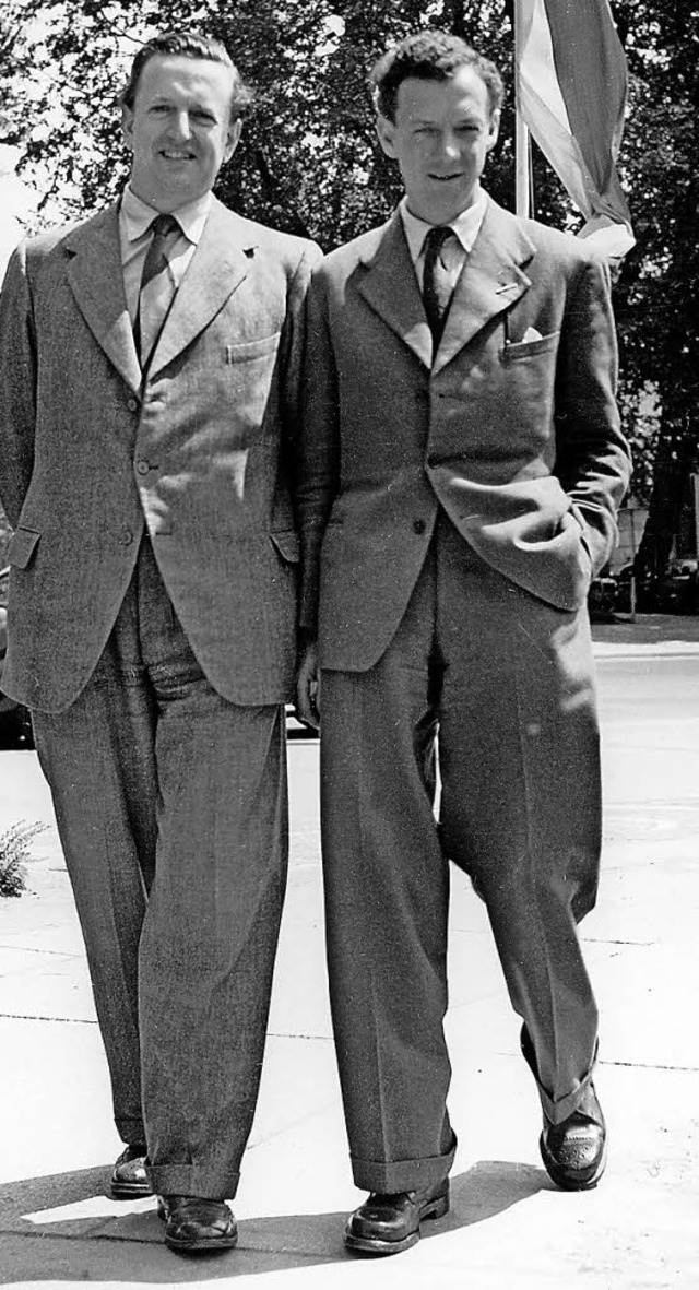 Benjamin Britten (r.) mit seinem Freund und Lebensgefhrten Peter Pears   | Foto: dpa