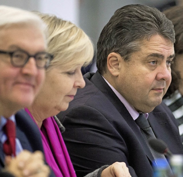 In Verhandlungen: SPD-Chef  Gabriel  und<ppp></ppp>  | Foto: dpa