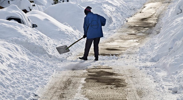 Wenn es so viel Schnee hat wie im verg...das Schneeschippen zum Sportprogramm.   | Foto: Andrea Schiffner