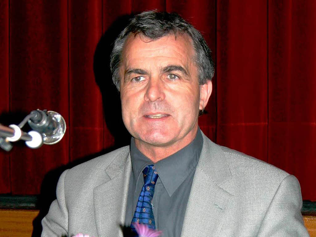 2005: Bernhard Scherer hält einen seinen vielen Vorträge und wirbt um ehrenamtliche Mitstreiter. 2005: Bernhard Scherer hält einen seinen vielen Vorträge und wirbt um ehrenamtliche Mitstreiter.