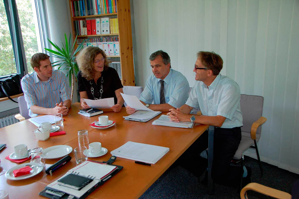2009: Scherer bei seiner Arbeit in der Liga der Wohlfahrtsverbände im Landkreis 2009: Scherer bei seiner Arbeit in der Liga der Wohlfahrtsverbände im Landkreis