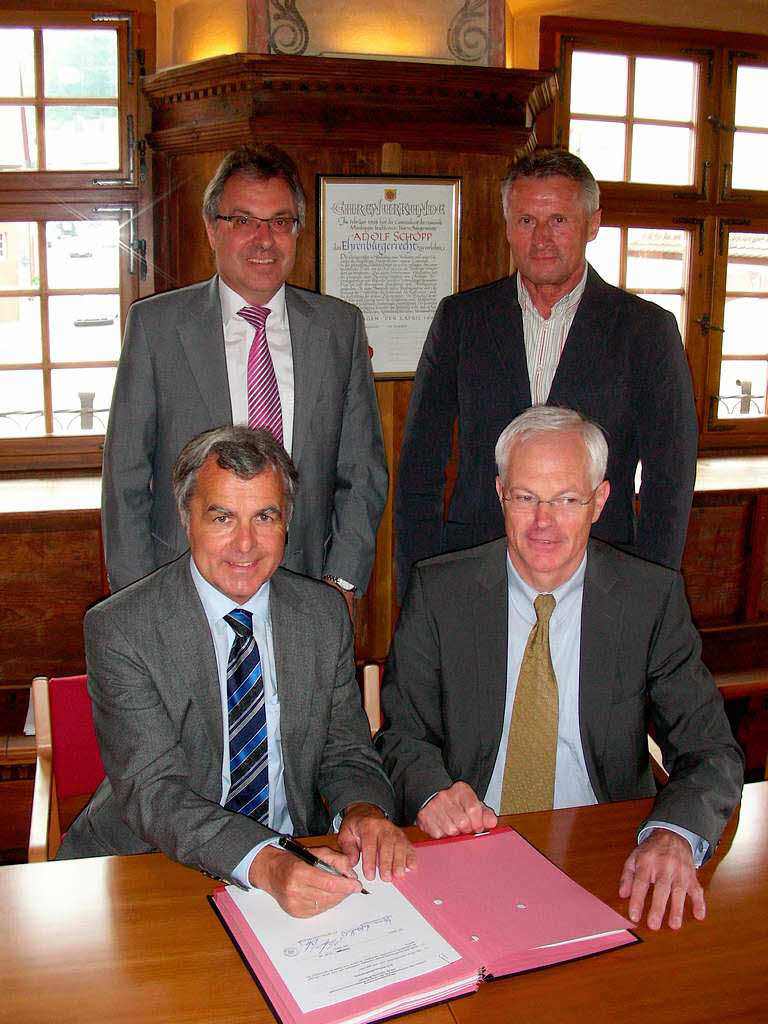 2011: Unterzeichnung der Betreuungsvereinbarung für das Katharina-Mathis-Stift in Merdingen 2011: Unterzeichnung der Betreuungsvereinbarung für das Katharina-Mathis-Stift in Merdingen