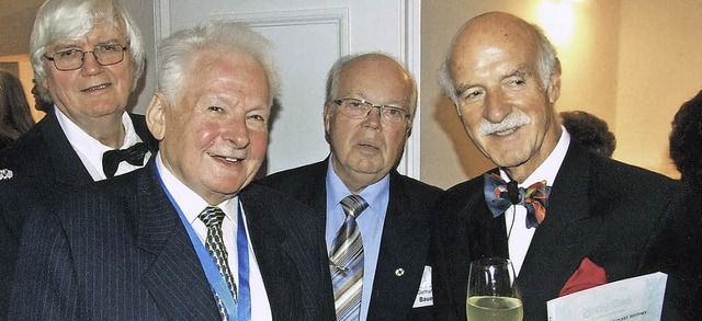 Karl Trenkle (Zweiter von links), Wirt...Schweizer Spitzenkoch Anton Mosimann.   | Foto: privat