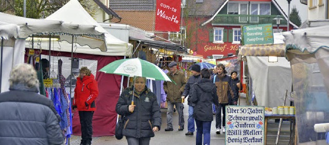 Auch auf dem verregneten Katharinenmar...nkufer und Geschfte wurden gemacht.   | Foto: Dieter Erggelet