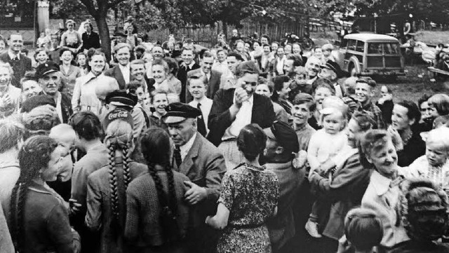 Wurstschnappen beim Gesangvereinsfest ...pro> frank leonhardt</BZ-FotoNurRepro>  | Foto: Repro: Frank Leonhardt