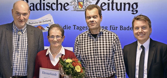 Gerd Mlakar und  Eugen Staats  von der... Elsbeth Gamurar-Mrsic  zum Jubilum.   | Foto: BZ