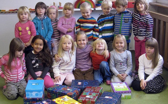 Aktion &#8222;Weihnachten im Schuhkart...ger Kindergartenkinder auf die Reise.   | Foto: vera Winter