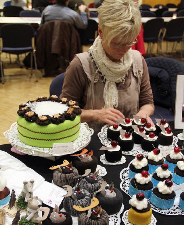 Hingucker: Sockentrtchen und Fleeceku...Hobbyknstlermarkt in der Stadthalle.   | Foto: Monika Weber