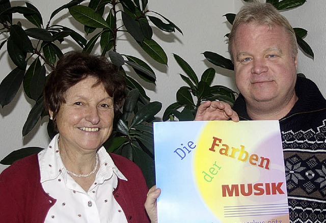Ein besonderes Geburtstagsgeschenk mac...iesental (neben ihm Susanne Kagerer).   | Foto: Heiner Fabry