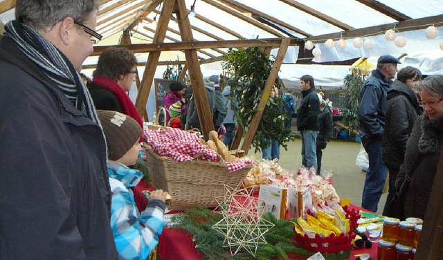 28 Aussteller boten beim Welmlinger Weihnachtsmarkt ihre Waren an.  | Foto: Rolf Mck