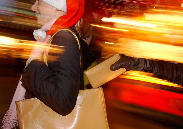 Auch die Taschendiebe lieben die Weihnachtszeit.  | Foto: dpa/dpaweb