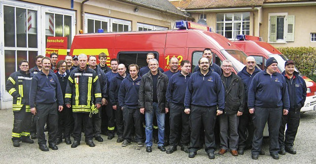Die Kenzinger Feuerwehrleute und ihre Kollegen.   | Foto: Feuerwehr