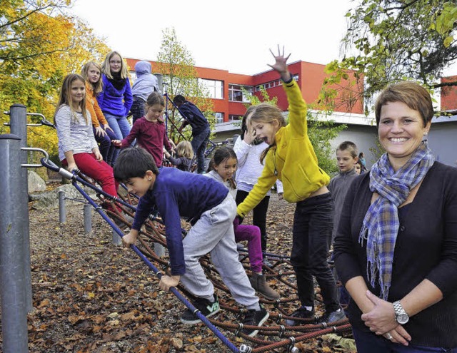 Sandra Kieber auf dem Schulhof &#8222;... Schulalltag manchmal ein Balanceakt.   | Foto: Thomas Kunz