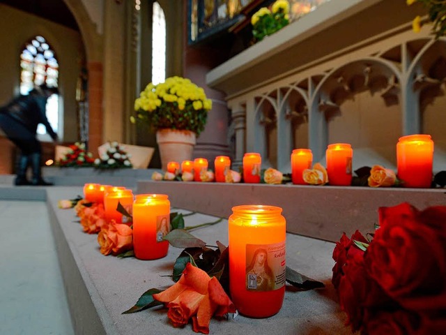 Kerzen fr die Opfer der brandkatastrophe von Neustadt  | Foto: dpa