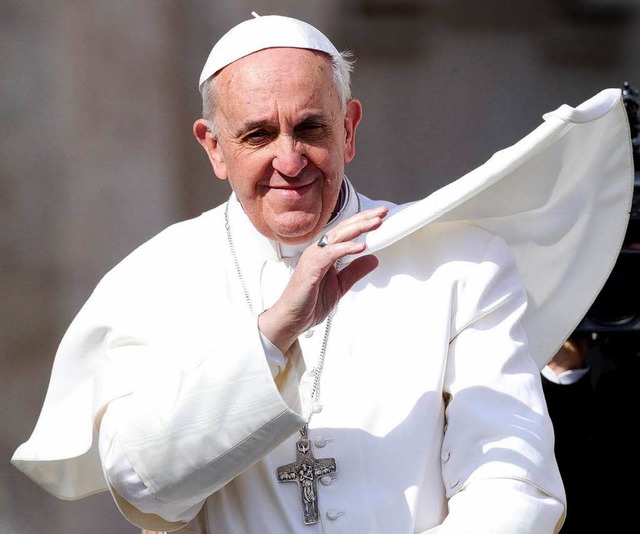 Papst Franziskus fordert mehr Dialog und weniger Pomp in der Kirche  | Foto: dpa