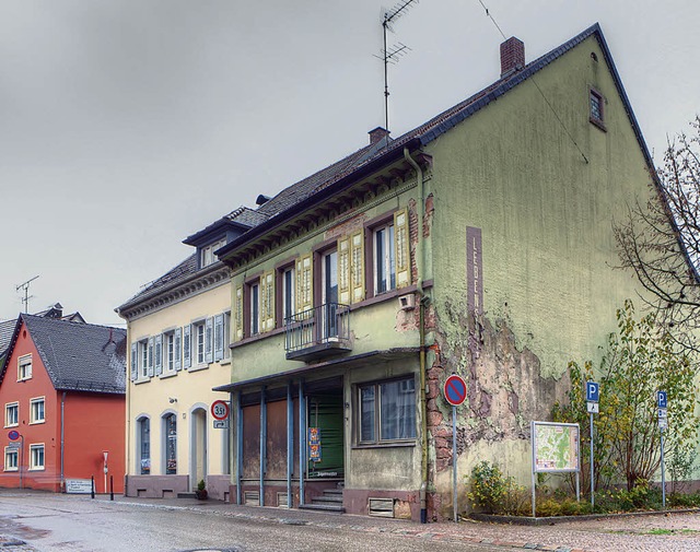 Das Fallergebude (rechts), Hauptstra...eshalb im Frhjahr abgerissen werden.   | Foto: Gabriele Zahn