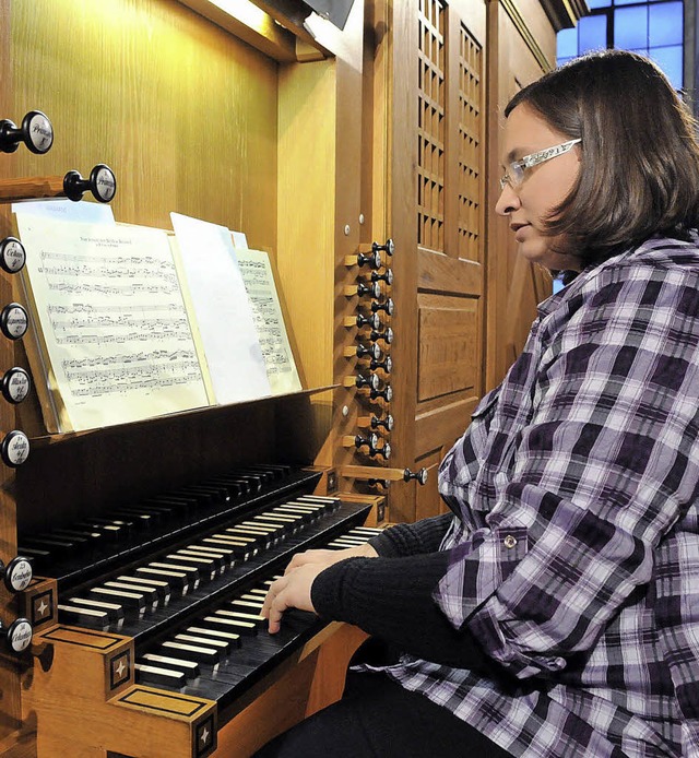 Sabrina Blthmann an der Forell-Orgel in Schuttern  | Foto: wolfgang knstle