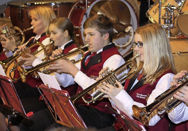 Auffallend  viele junge Musikerinnen u...nzert des Musikvereins Oberbrnd mit.   | Foto: Gert Brichta