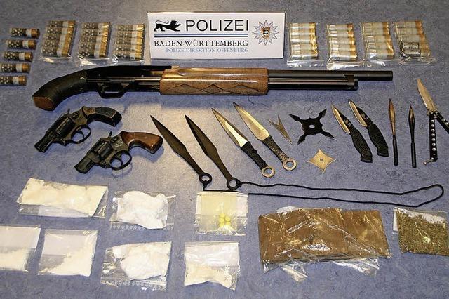 Drogen, Wurfsterne, Schusswaffen