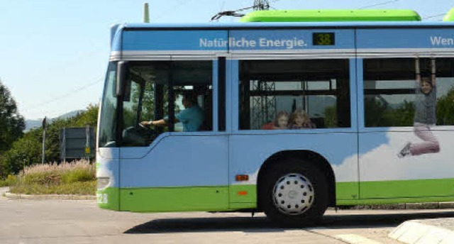 Ein Gelenkbus der Linie 38 fhrt gerad...en-Takt hat sich als Erfolg erwiesen.   | Foto: Ralf H. Dorweiler