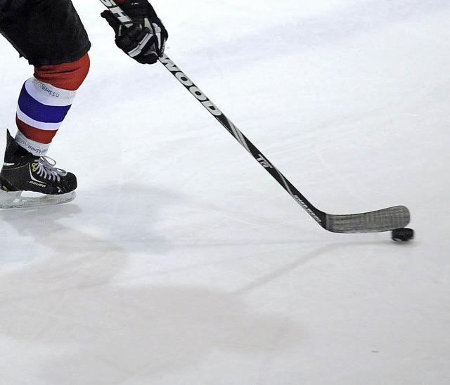 Der Puck muss beim Eishockey ins Tor.   | Foto: Joachim Keller/BZ