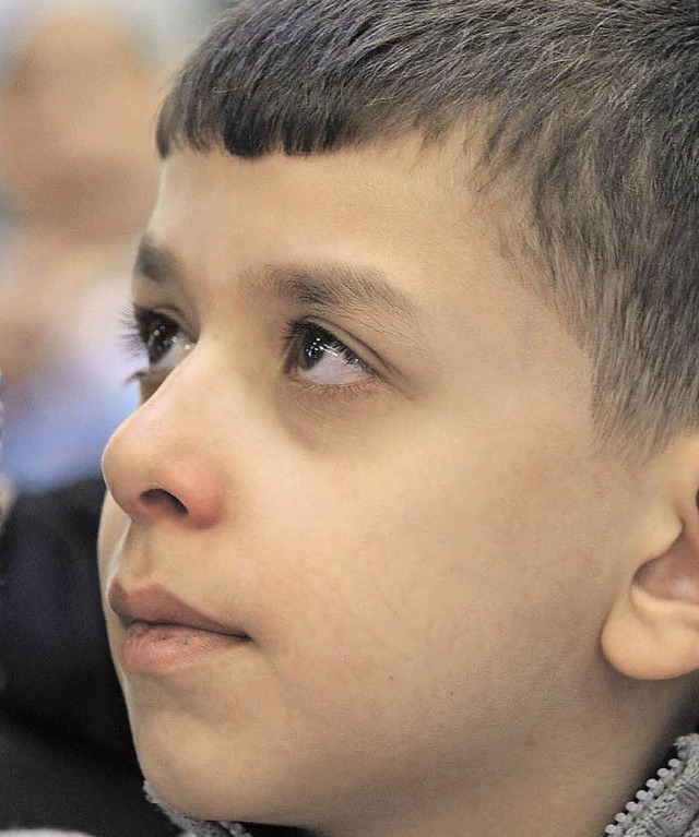 Dieses syrische Flchtlingskind kam wi...am mit dem Flugzeug nach Deutschland.   | Foto: dpa