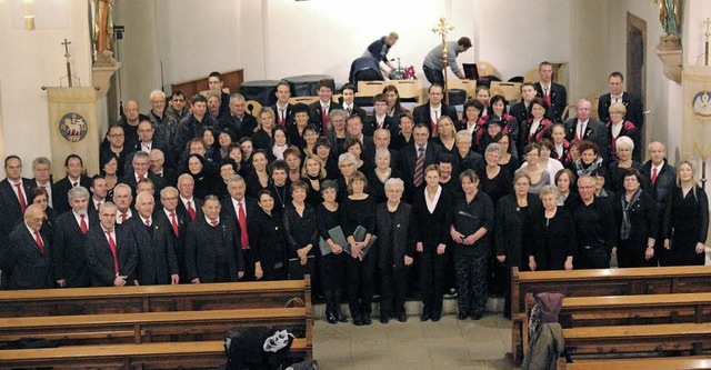 Viele Sngerinnen und Snger trugen zu...des Kirchenkonzerts in Hartheim bei.    | Foto: Otmar Faller