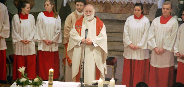 Pfarrer Edwin Mller hielt die Predigt...jhrigen Patrozinium von St. Andreas.   | Foto: Jrgen Schweizer