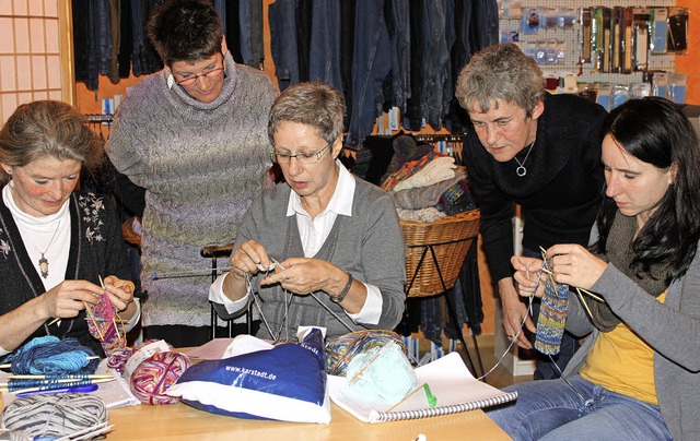 Die Motive, einen Strickkurs zu besuch...Handarbeitsbegeisterten Frauen weiter.  | Foto: Martha Weishaar