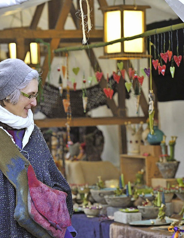 Kunsthandwerkliche Erzeugnisse bestimmen die Bauernweihnacht.   | Foto: mps