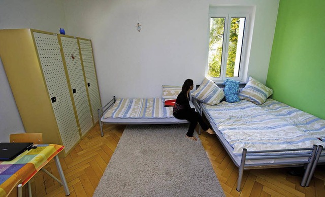 Blick in das Zimmer einer Flchtlingsunterkunft in Bblingen    | Foto: dpa