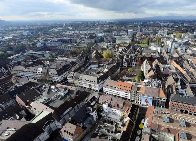 Freiburgs Altstadt im Brennpunkt: Eine... fr Ruhe und Sicherheit sorgen soll.   | Foto: Ingo Schneider