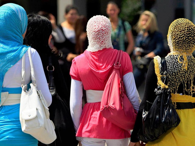 Viele muslimische Frauen tragen ein Kopftuch.   | Foto: DPA