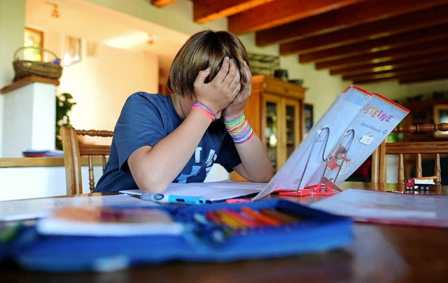 Kinder mit ADHS haben oft Probleme, ruhig zu sitzen und sich zu konzentrieren.   | Foto: dpa
