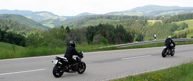 Motorradfahrer im Schwarzwald  | Foto: Verwendung weltweit, usage worldwide