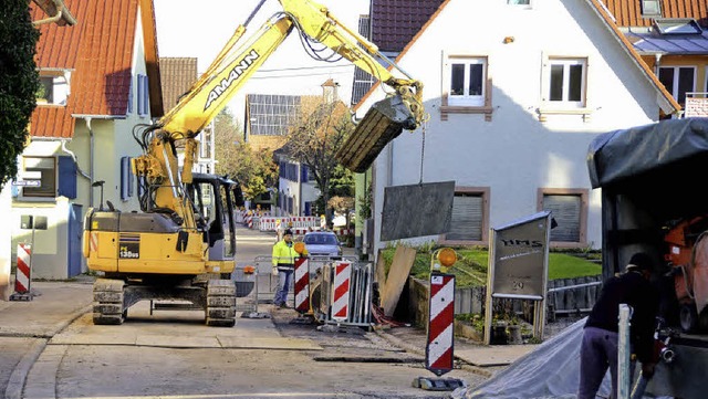 Leiselheim. Bis die Verkalebungsarbeit...hfahrt verlegt, braucht es seine Zeit.  | Foto: Roland Vitt