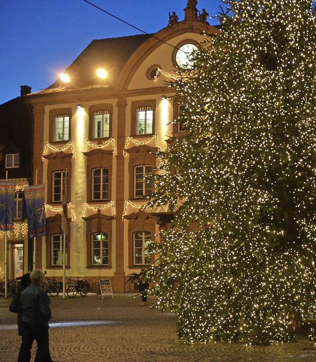 Offenburg ldt heute bis 22 Uhr zum We...einkauf in stimmungsvollem Ambiente.    | Foto: seller