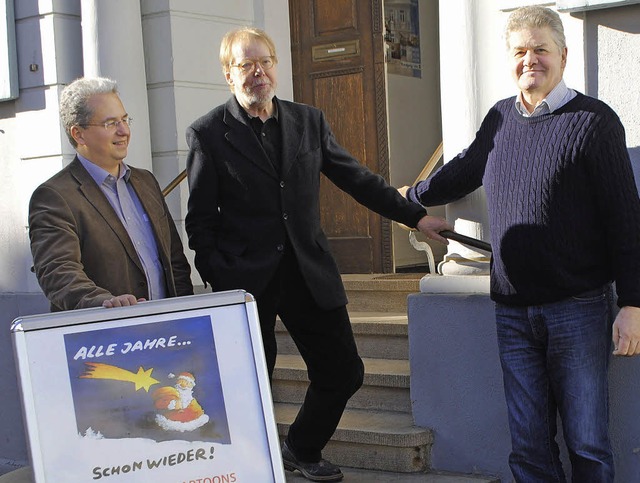 Gruppenbild mit Weihnachtsmann: Museum... Baaske und Peter Stoppel (von links)   | Foto: Beatrice Ehrlich