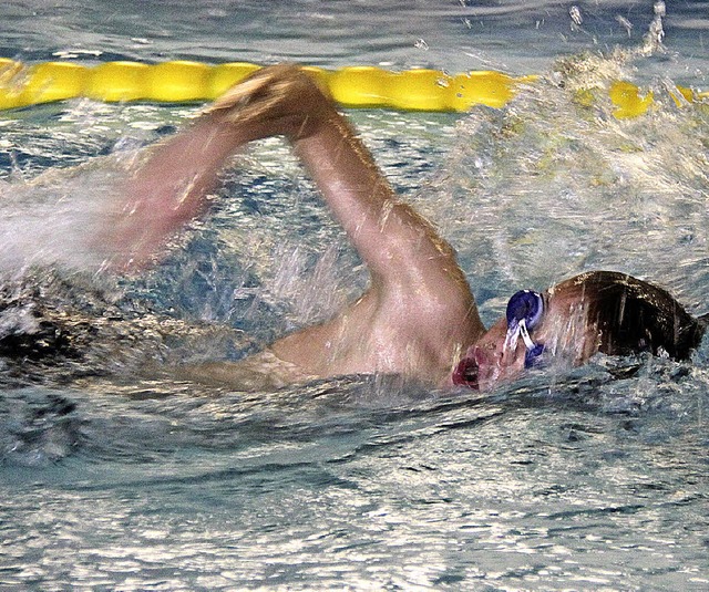 Ob beim Kraulen oder dem Schleppen ein... Schwimmernachwuchs mchtig ins Zeug.   | Foto: DLRG