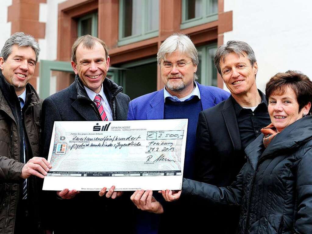 2500 Euro gehen an die Freiburger Klinikschule und die  Vereinigung zur Hilfe psychisch kranker Kinder.