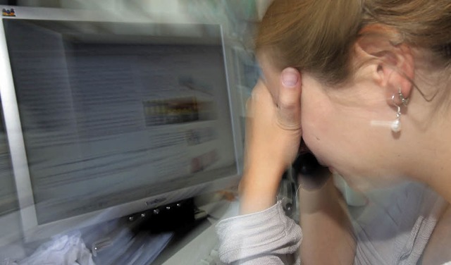 Heftiger Stress bei der Arbeit kann ps...he Probleme auslsen oder verschrfen.  | Foto: DPA