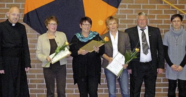 Prses Pfarrer Godo Ganz, Martina Hamb...z Blank und Beate Mnnlin (von links)   | Foto: hamburger